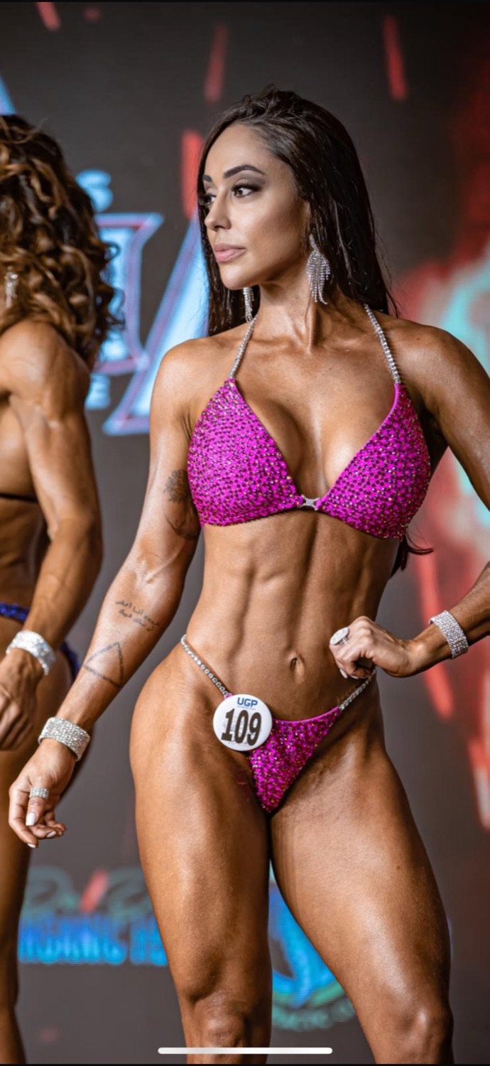 Anna Oliveira on the bikini stage
